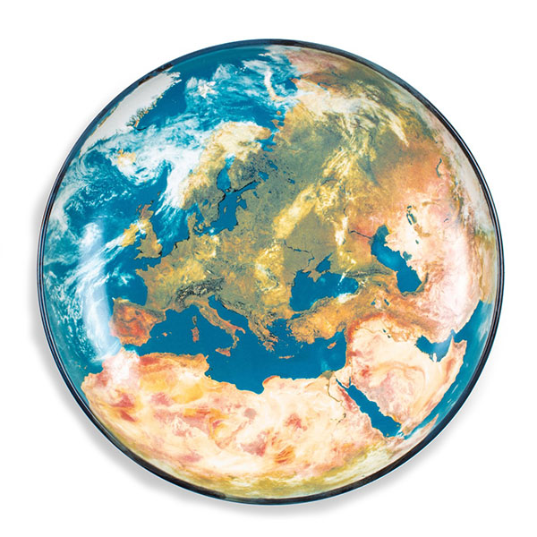 piatto con stampa terra, lato europa.