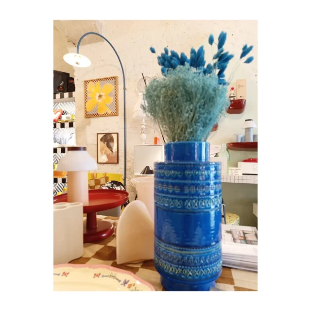 Vaso Rocchetto Rimini Blu @bitossi_ceramiche 💙
@spazio_abitabile
#arte #designcollection #designlovers #decorideas #vasi #artistic #lovedesign #lovedetails #instagood #instadaily