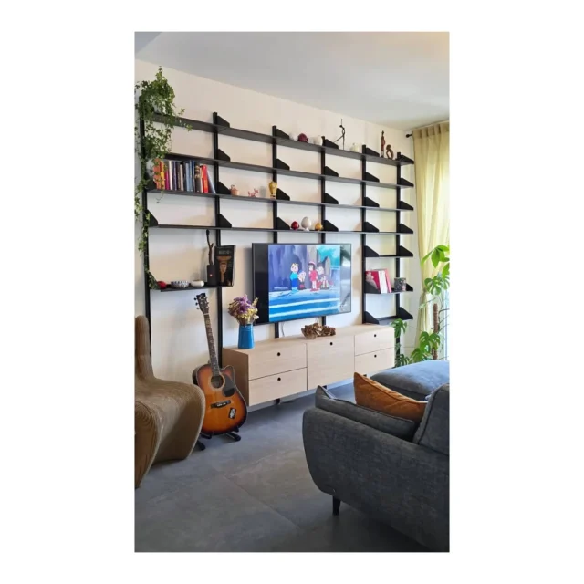 Una realizzazione che coniuga le esigenze  e i desideri di arredamento su un' unica parete ritmata dalla nuova K1+ con un passo leggero ma allo stesso tempo funzionale. Elegante e composto.
@kriptonitedesign
@spazio_abitabile#arredamento #spazioabitabile #progettazionedinterni #progettazione #arredocasa #arredo #instalove❤️🍀 #i̇nstadesign #instadaily #instamood #instalike #interiorinspiration #interiordecorating #instaloveThanks to @angelog86 📷🏡✏️