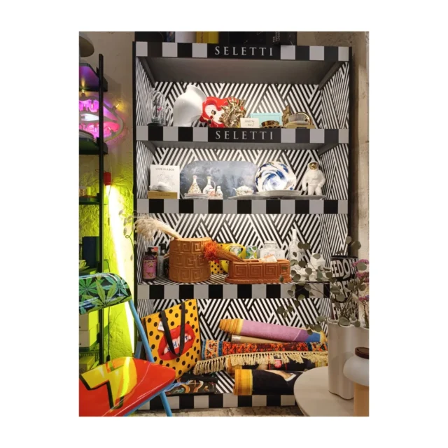 Mondi infiniti tra oniriche visioni e viaggi spaziali
@seletti
@spazio_abitabile
#designlovers #promodesign
#designcollection #spazioabitabile #lovedesign #loveartworks❤️ #interiorinspiration #interiordecorating #interiors #interiorstyling
#rutigliano #designstore