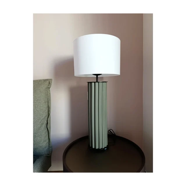 Sonica e Onica lampade di @aromasdelcampo artigianalità nel colore delle ceramiche delle basi ed eleganza nelle forme tutte made in Spagna
#spazioabitabile
#progettazionedinterni
#arredamento
#lampadedesign #designcollection #desig#designstore #designideas