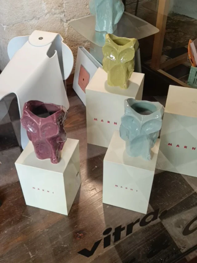 I Gufi sono vasi di @serax_official della collezione After Midnight scultorei nelle nuance scelte pastello sono disponibili nel nostro showroom.@marni
💓🖼️🏡📷💗🌙
#designcollection
#decorideas
#designinterior #designinterior #interiorinspiration #interiordecorating #interiordesign #lovedesign #instagood #instadaily #instamood #instalike