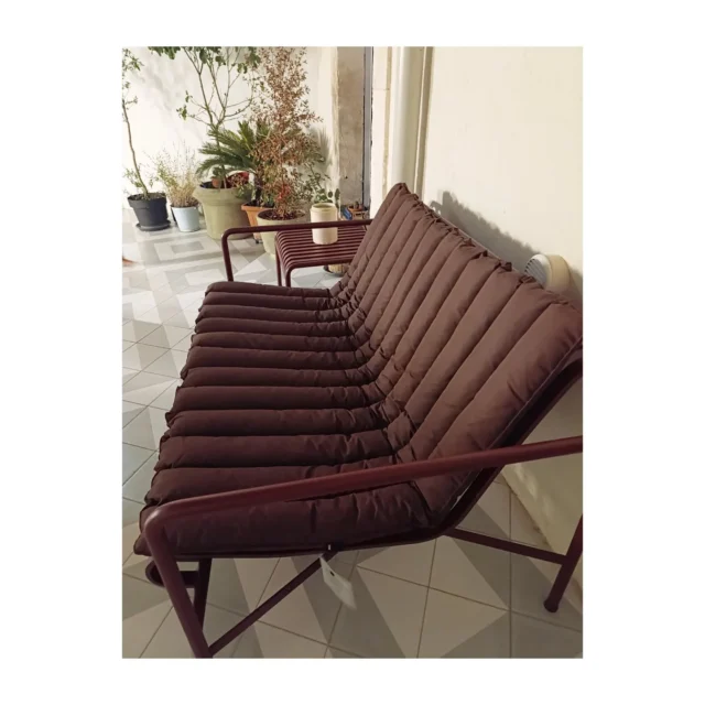 Soft quilted cushion for my relax #palissadecollection❤️ @haydesign  @ronanerwanbouroullec#gardendesign
#outdoorlife
#outdoordesign
#lovedesign #instagood #instalove❤️🍀 #outdoorfurniture #arredamento #spazioabitabile