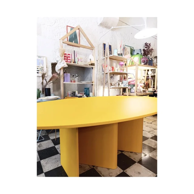Un tavolo con base scultorea in color zucca finitura al tatto materica e morbida allo stesso tempo. News in store by @miniformsofficial 🌈🌅@spazio_abitabile
#designcollection #designdeinteriores #designinpuglia #interiors #interiordesigninspiration #loveart #lovedesign #instadaily #instalike #furniture #furnituredesign#arredamento #arredocasa