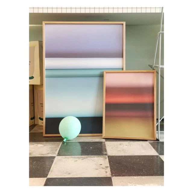 Alba e tramonto, estate e autunno, mare e terra?
Cosa raccontano le sfumature di colore delle nuove grafiche di @papercollective ❤️🌈🌅🏠💗🔥?
Di sicuro parlano di leggerezza@spazio_abitabile#designcollection #artcollections #printdesign #print #designdeinteriores #decorideas #designinpuglia