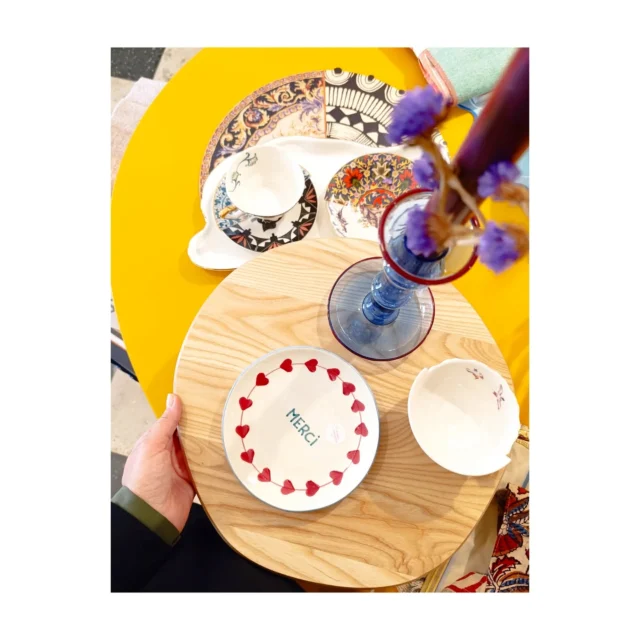 Tavole colorate e piene di dettagli in uno stile non convenzionale
Le idee per l autunno di@spazio_abitabile📷😍🥰#tableware #tabledecor #tablesetting #loveart #tabletop #lovedesign #loveart #lovecandles
#interiorinspiration #interiordecorating #interiors